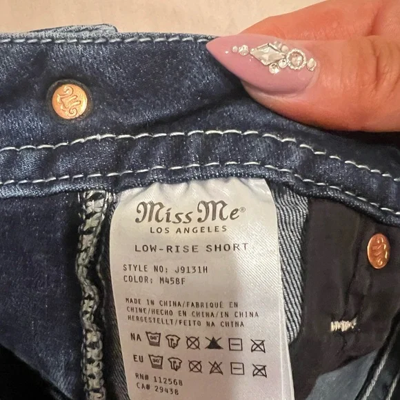 Miss Me Low Rise Stretch Denim Shorts size 27 Exclusive American flag embroidery - Picture 7 of 8